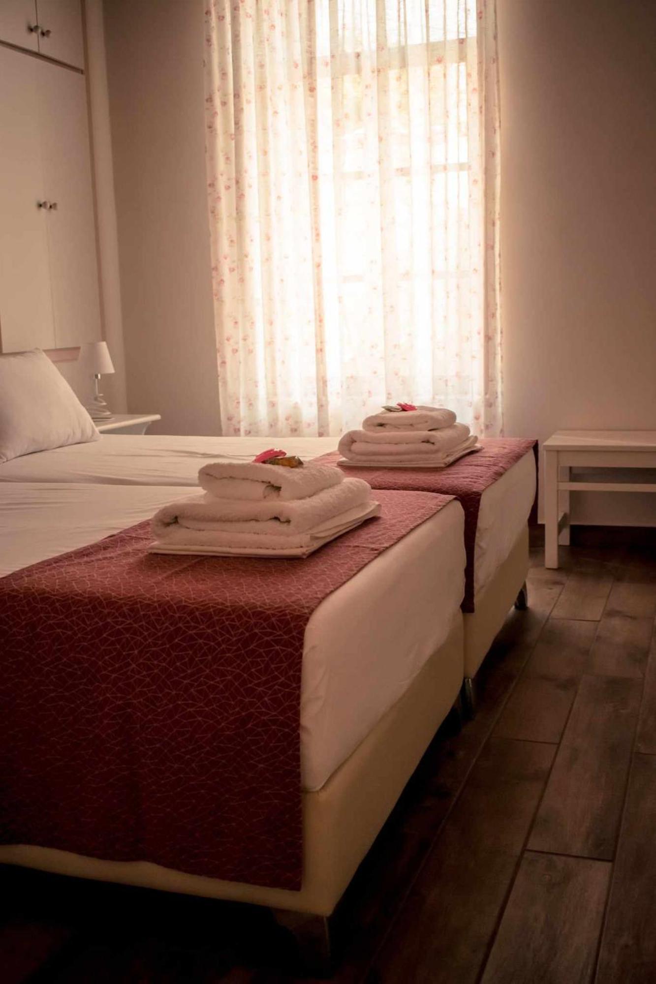 Kleanthe Otel Chalki Town Dış mekan fotoğraf