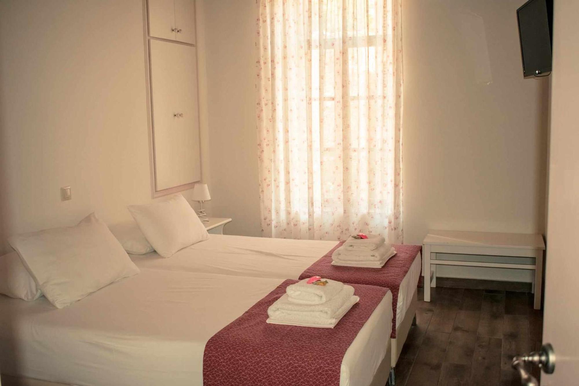 Kleanthe Otel Chalki Town Dış mekan fotoğraf