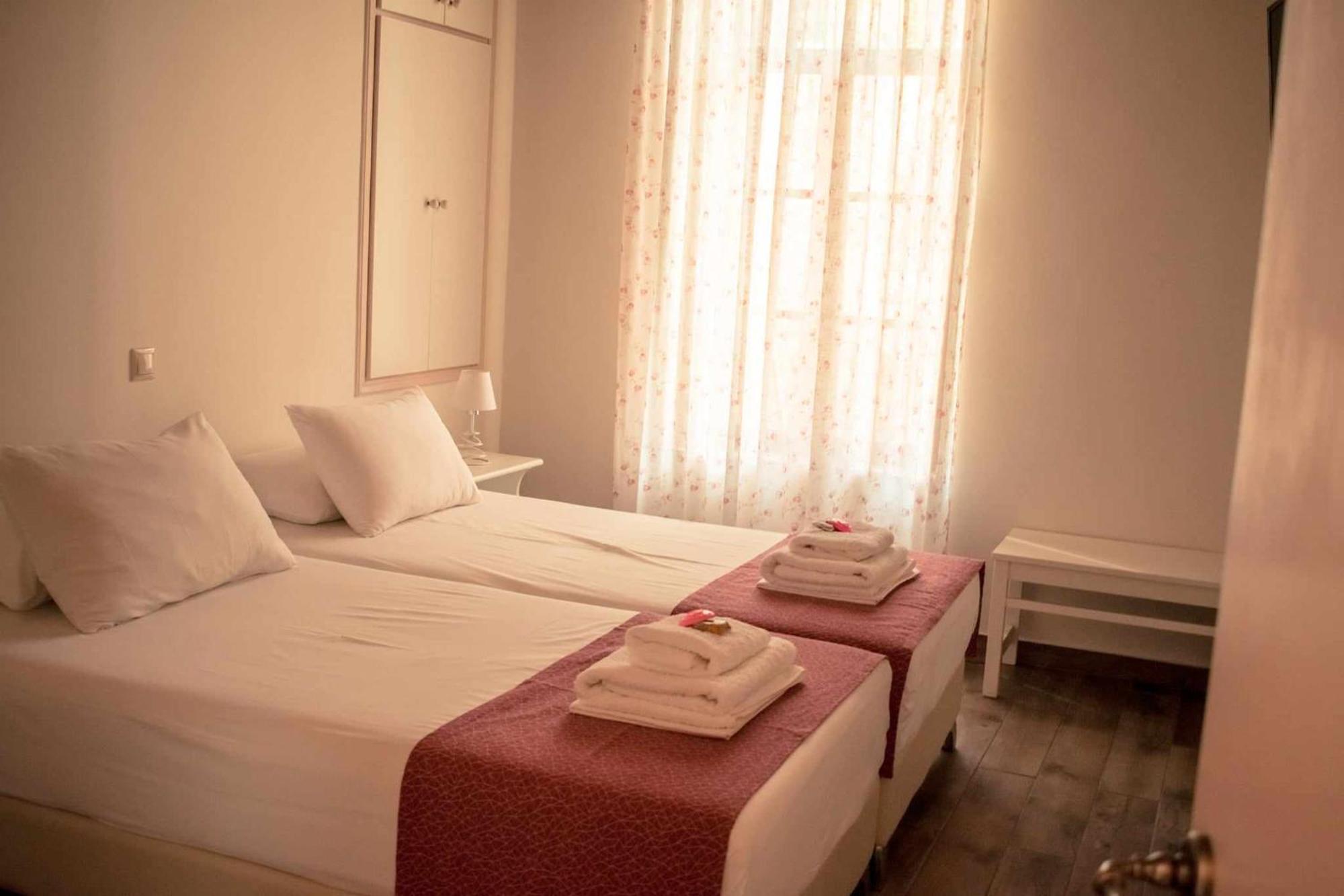 Kleanthe Otel Chalki Town Dış mekan fotoğraf