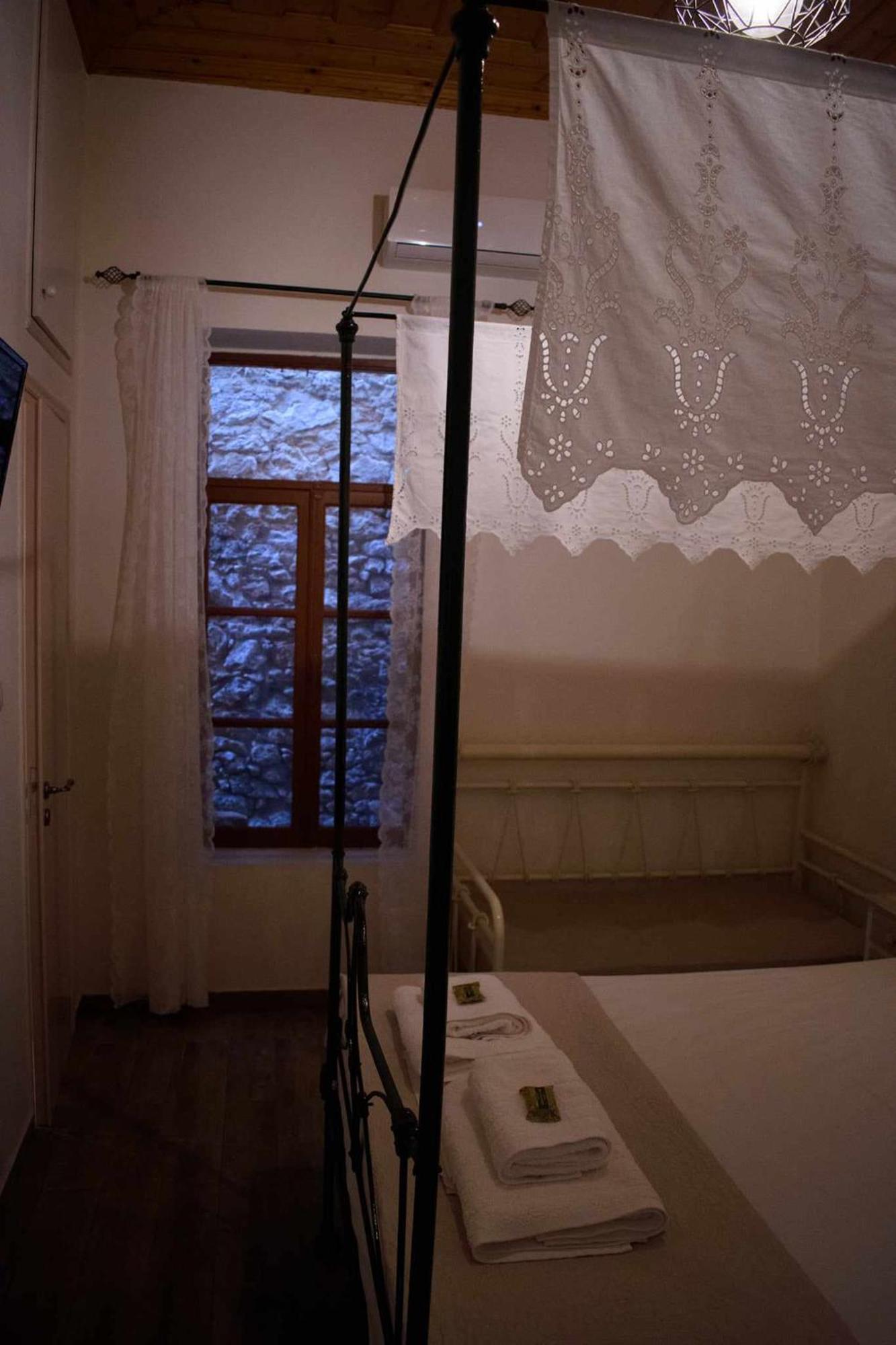 Kleanthe Otel Chalki Town Dış mekan fotoğraf