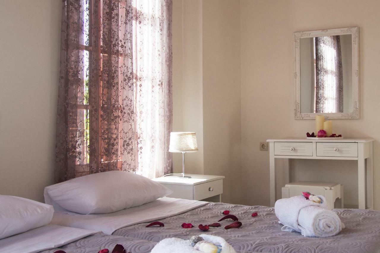 Kleanthe Otel Chalki Town Dış mekan fotoğraf